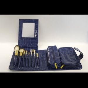 Senegence makeup case with brushes!!